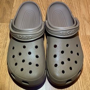 Khaki mens crocs